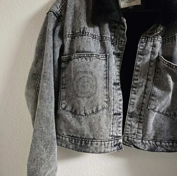 Cropped Gray Denim Jacket - Picture 2 of 8